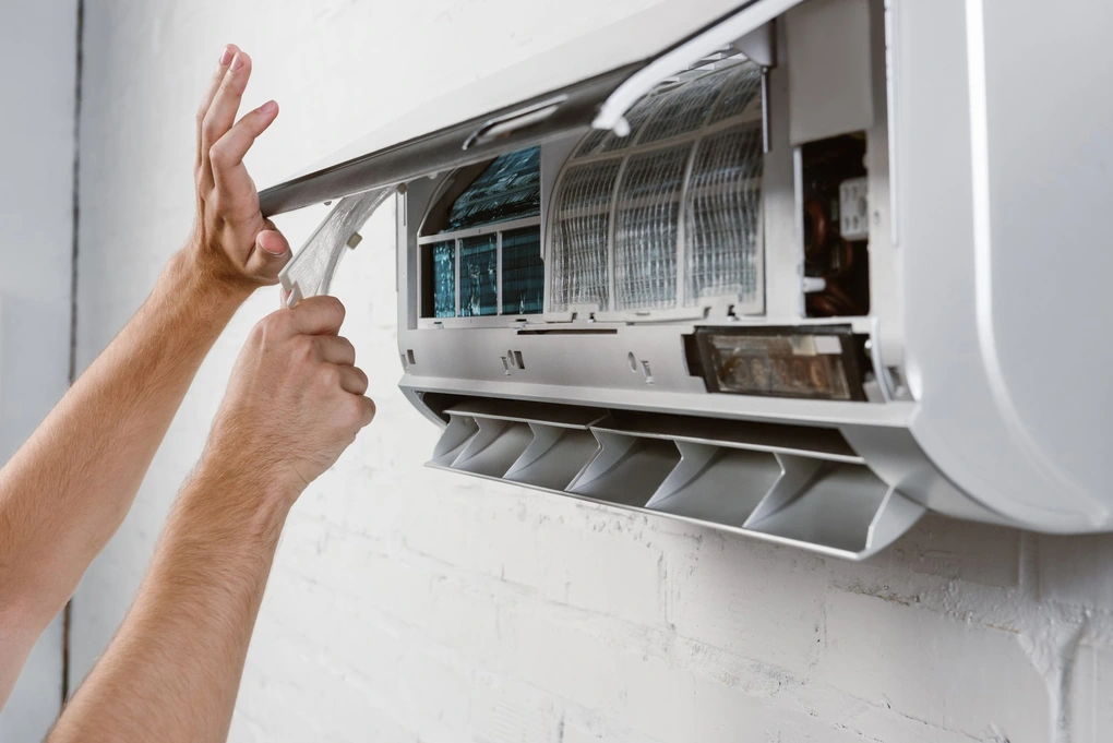 5 THAO TÁC NHỎ GIÚP ĐIỀU HÒA MÁT NHANH, TIẾT KIỆM ĐIỆN Air Conditioning Repairjpg 1754361768933