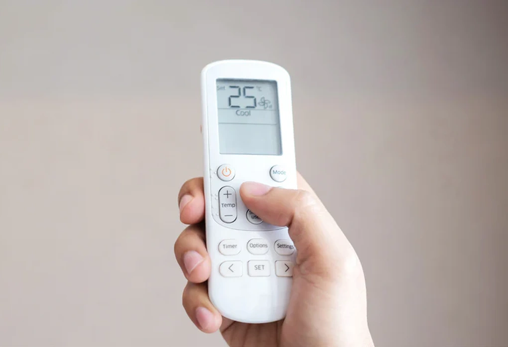 5 THAO TÁC NHỎ GIÚP ĐIỀU HÒA MÁT NHANH, TIẾT KIỆM ĐIỆN Remote Dieu Hoapng 1754361653907